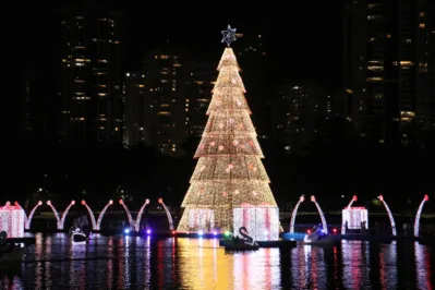 Imagem ilustrativa da imagem Cartão-postal natalino de Londrina já brilha no final de ano