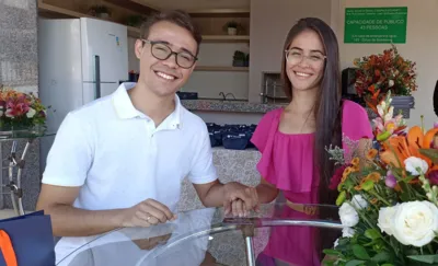 Gustavo Henrique Silva e Emili Gnann estão de casamento marcado e logo se mudam para a casa nova