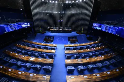 Imagem ilustrativa da imagem Congresso fecha acordo por PEC desidratada, com 1 ano de duração