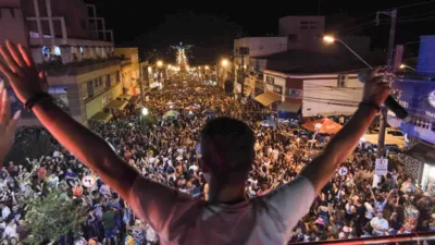 O carnaval será na Avenida. XV de Novembro que é ocupada por uma multidão nos dias de folia