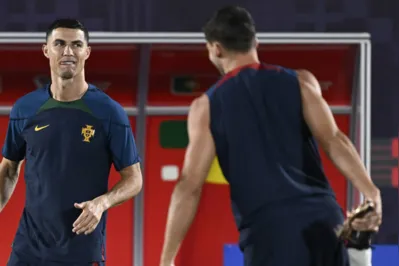 Imagem ilustrativa da imagem Cristiano Ronaldo luta contra adeus melancólico da Copa