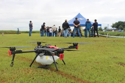 Apresentação de técnicas de pulverização de soja com drones agrícolas chamou a atenção dos participantes do Dia de Campo da Embrapa