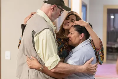 Imagem ilustrativa da imagem Em Travessia: Brisa convida Dante para ser seu padrinho de casamento