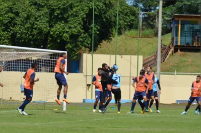 Imagem ilustrativa da imagem Enquanto define elenco, LEC faz treino com o sub-20 no Café