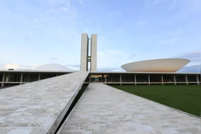 Apenas 10% das 30 cadeiras paranaenses na Câmara dos Deputados são de pessoas que vivem em Londrina