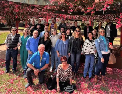 O grupo que participou da Bourbon Experience com Denise Fertonani (Trilhare Turismo) e Nelson Sperandio (guia)