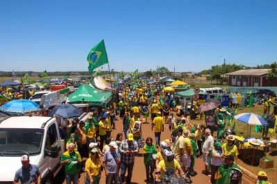 Imagem ilustrativa da imagem Feriado da República é marcado por manifestações