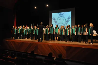 O Coro da UEL se apresenta na abertura do Festival Unicanto nesta quinta-feira (3), no Teatro Ouro Verde