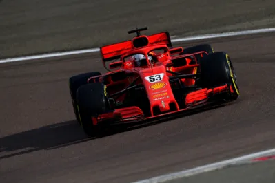 Imagem ilustrativa da imagem Filha de belgas nascida nos EUA, jovem é brasileira por amor a Senna e busca vaga na Ferrari