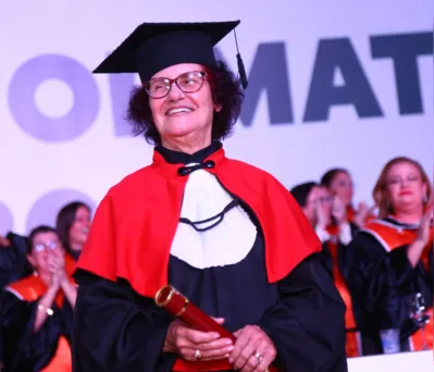 Dona Wanda agradeceu pela convivência com os jovens colegas nos cincos anos do curso de Direito: "Foi maravilhoso"