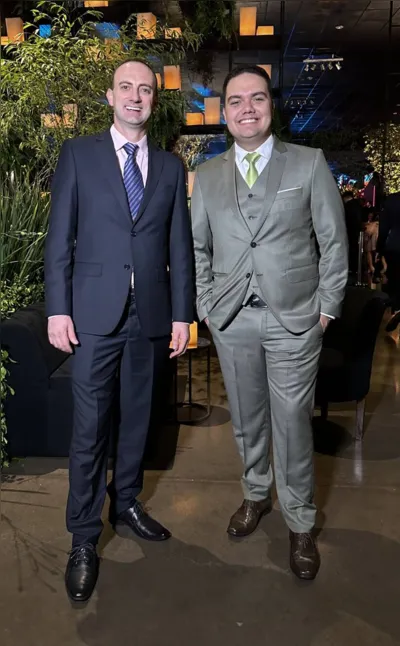 O diretor do Colégio Marista Londrina, Adriano Brollo, e o coordenador do Ensino Médio, Nilson Douglas Castilho