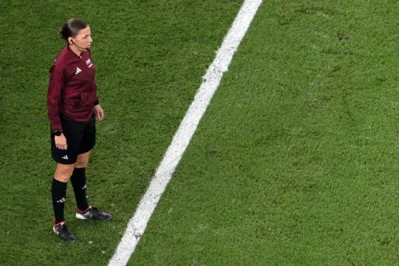Imagem ilustrativa da imagem Francesa se torna 1ª mulher a arbitrar em 92 anos de Copa