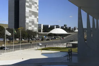 O governo Lula havia iniciado uma série de dispensas de militares que atuavam dentro do Palácio do Planalto, incluindo a presidência, a vice-presidência e o próprio GSI