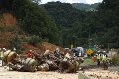 Imagem ilustrativa da imagem Governo confirma 14 pessoas envolvidas no deslizamento de Guaratuba