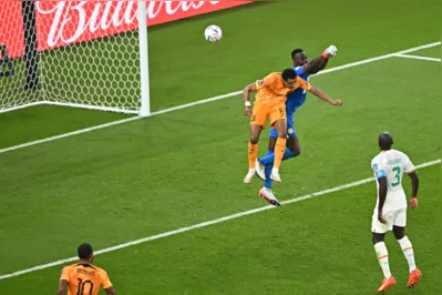 Imagem ilustrativa da imagem Holanda estreia na Copa com vitória por 2 a 0 sobre Senegal