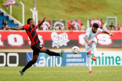 Imagem ilustrativa da imagem LEC dá adeus ao Paranaense sob gritos de "time sem vergonha"