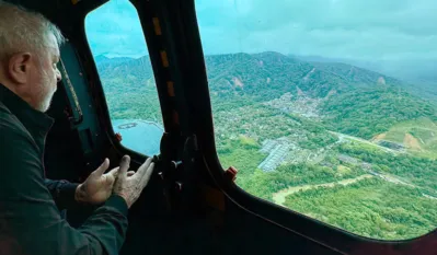 O presidente Lula sobrevoou São Sebastião após os danos provocados pelos temporais