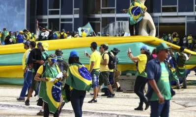 Imagem ilustrativa da imagem Londrinenses fretaram 5 ônibus para participar de atos no DF
