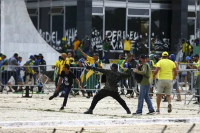 Manifestantes invadiram Congresso, STF e Palácio do Planalto no dia 8 de janeiro