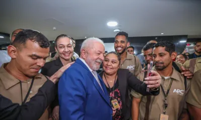 Imagem ilustrativa da imagem Lula agradece funcionários por limpeza do Planalto