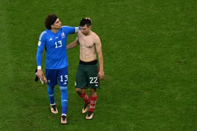 Imagem ilustrativa da imagem México vence a Arábia, mas fica fora das oitavas no saldo de gols