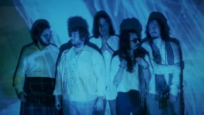 "Chiclete" é o terceiro lançamento do álbum "O Atlântico"