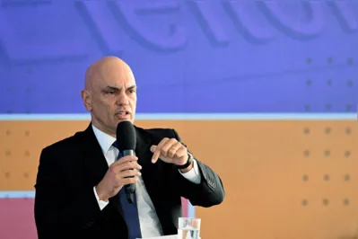 Brazilian minister of the Supreme Federal Court and judge at the Superior Electoral Court Alexandre de Moraes speaks during a press conference on the day of the presidential run-off election, in Brasilia, on October 30, 2022. - Brazil was on a knife-edge as voters chose between far-right incumbent Jair Bolsonaro and his leftist arch-rival, Luiz Inacio Lula da Silva, in a presidential election seen as too close to call. (Photo by EVARISTO SA / AFP)