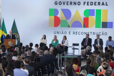 O presidente Luiz Inácio Lula da Silva, durante lançamento do novo Programa Nacional de Segurança Pública com Cidadania (Pronasci II). Durante a cerimônia, houve a entrega de 270 viaturas para Patrulhas Maria da Penha