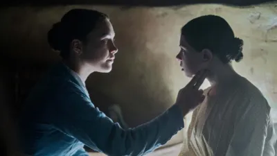 Filme apresenta um estudo hipnótico de luz e sombra, com uma representação de atmosferas vampirescas