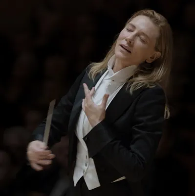 Cate Blanchett interpreta a maestrina Lydia Tár no filme que aborda os abusos de poder na música clássica