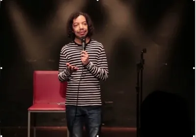 Santiago Mello traz o show de stand up “Gato Mau” a Londrina