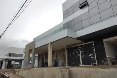 secretário de Estado da Saúde, Beto Preto, realizou uma visita às obras de reforma e ampliação do Hospital Municipal de Ibaiti. -