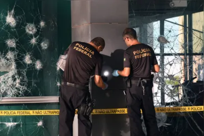 Peritos da Polícia Federal avaliam estragos causados no prédio do STF durante os ataques de 8 de janeiro