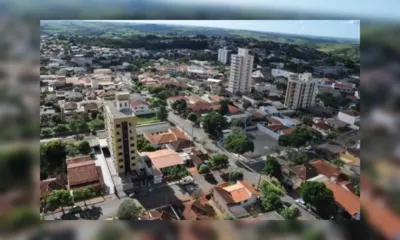 Imagem ilustrativa da imagem PM apreende caixa com panfletos de candidatos em frente a colégio de Ibiporã