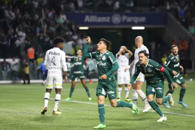 Imagem ilustrativa da imagem Palmeiras vence o Santos e segue com boa vantagem na ponta do Brasileiro