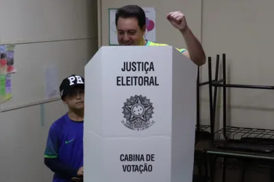 Imagem ilustrativa da imagem Ratinho Júnior é reeleito governador do Paraná