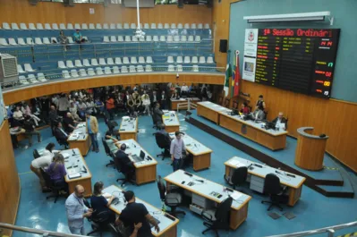 Os vereadores da Câmara Municipal de Londrina se reuniram na tarde desta quinta-feira (2) para a primeira sessão ordinária de 2023, que marcou o início dos trabalhos legislativos da nova Mesa Executiva.