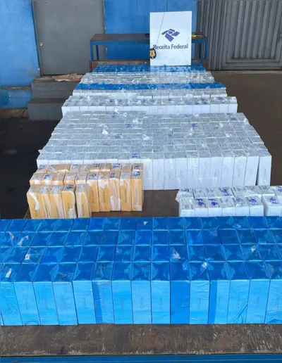 As caixas seladas haviam sido preparadas para o transporte irregular de 605 smartphones provenientes do Paraguai.