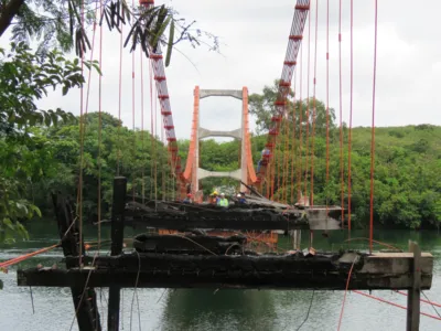 Imagem ilustrativa da imagem Recuperação de ponte pênsil de Ribeirão Claro deve durar três meses