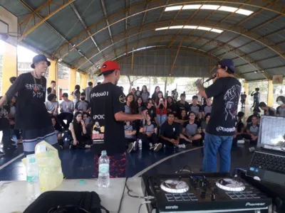 Grupo FreeStyle de Rua em apresentação no Colégio Marcelino Champagnat
