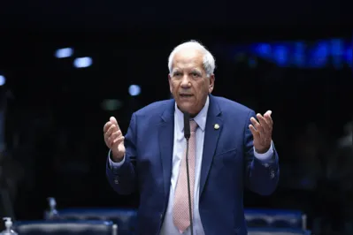 Imagem ilustrativa da imagem Senadores paranaenses pregam independência em governo Lula