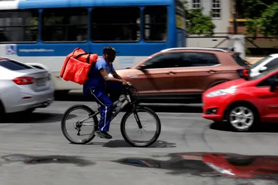 Os serviços de delivery, que cresceram durante a pandemia, precisam de melhorias que dependem não só das empresas e dos trabalhadores, mas da própria legislação
