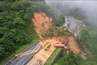 Imagem ilustrativa da imagem Tragédia em Guaratuba: bombeiros estimam pelo menos 30 desaparecidos