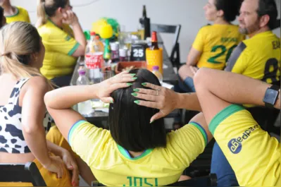 Imagem ilustrativa da imagem Tristeza assola torcedores londrinenses após derrota do Brasil