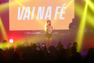Lançamento da novela Vai na Fé -  Ivy (Azzy).