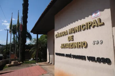 O Ministério Público do Paraná abriu um inquérito civil na sexta-feira (20) para apurar a conduta dos parlamentares de Jataizinho