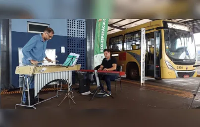 Imagem ilustrativa da imagem Duo Clavis leva música aos terminais urbanos e encanta passageiros