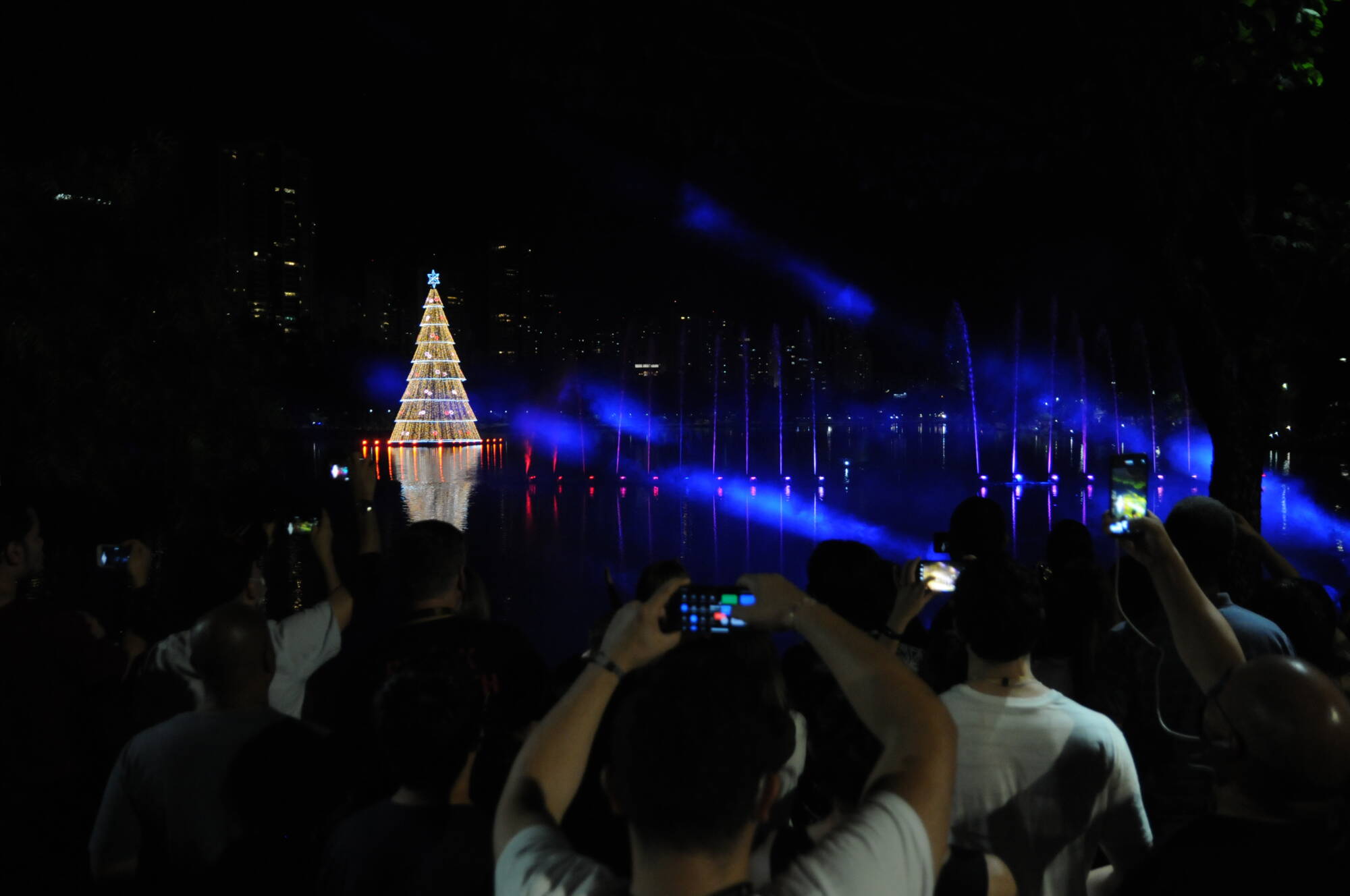 Decoração de Natal em Londrina terá passarela sobre o lago Igapó Decoração de Natal em Londrina terá passarela sobre o lago Igapó