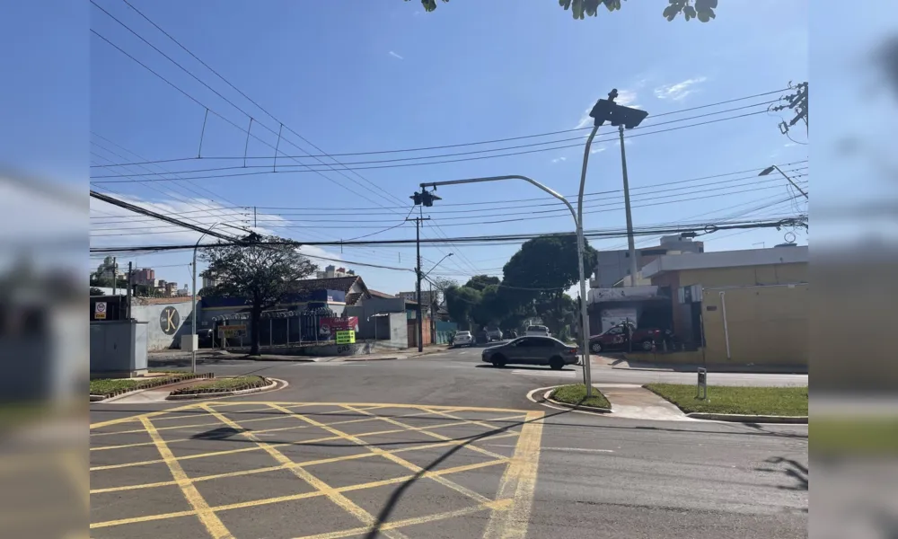 Imagem ilustrativa da imagem CMTU instala novos semáforos na região central de Londrina