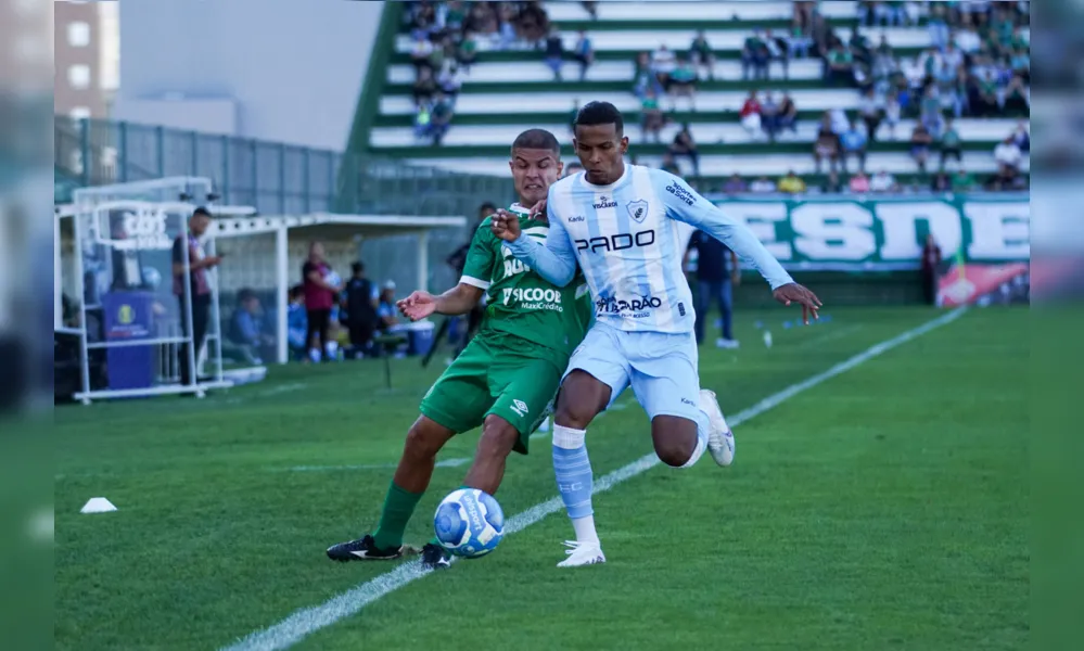 Imagem ilustrativa da imagem Com falhas defensivas, LEC é goleado em Chapecó